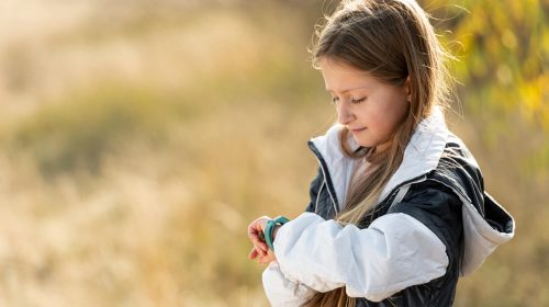 smartwatch z dobrą baterią dla dziecka